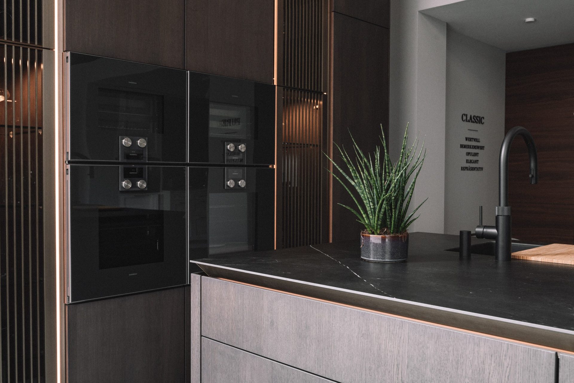 SieMatic Studio Leipzig – Küchendetail mit Armatur